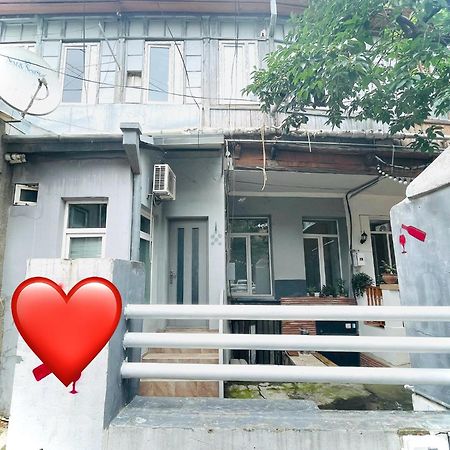 Nutsa'S Apartment In Old ティビリシ エクステリア 写真
